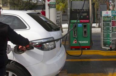 Mientras que en Veracruz, en la gasolinera “Gasoil Tecnologías SAPI DE CV”, el litro de gasolina regular se vende en unos 16.59 pesos, la Premium en 17.01 pesos y el diésel en 17.81 pesos.