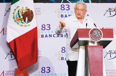 El presidente de México, Andrés Manuel López Obrador, clausuró ayer la Convención Bancaria, donde tendió la mano a los banqueros. Foto: Quetzalli González