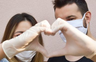 El amor es un fuerte remedio para enfrentar el coronavirus. Foto: iStock 