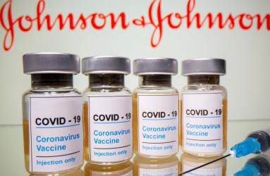 La farmacéutica de Johnson & Johnson avanza en el desarrollo de la vacuna covid-19. Foto: Reuters 