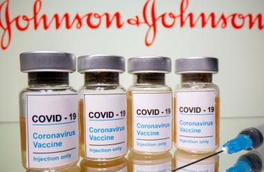 Un lote de la vacuna covid-19 desarrollada por la farmacéutica de Johnson & Johnson no cumplió con los estándares de calidad. Foto: Reuters 