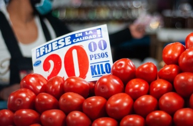 Especialistas económicos analizan el comportamiento futuro de la inflación. Foto: Cuartoscuro 
