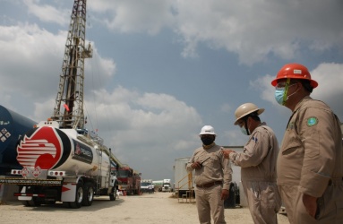 El gobierno federal redujo nuevamente su perspectiva de producción petrolera, al cierre de 2024 espera alcanzar una extracción por parte de Pemex y las empresas privadas de 2 millones 10 mil barriles por día. Foto: Cuartoscuro 