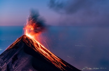 Los súper volcanes suelen entrar en erupción varias veces con intervalos de decenas de miles de años entre las grandes erupciones. Foto: Unplash / Alain Bonnardeaux 