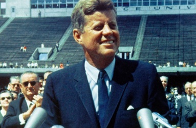 Pero la muerte de John F. Kennedy no sería la única tragedia que perseguiría a la familia Kennedy. Foto: Unplash / History in HD