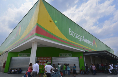 En nuestro país por fin se abrió la primera gasolinera ubicada en una tienda de autoservicio de Bodega Aurrera, tras la reciente firma del acuerdo entre la cadena Walmart y la empresa Gazpro. Foto: Cuartoscuro 