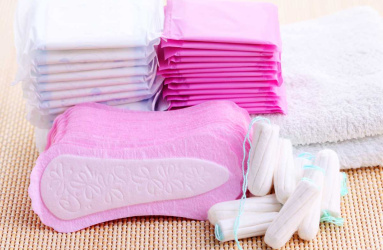 Fue con la aprobación del Paquete Económico 2022 que se aprobó que toallas sanitarias, tampones y copas menstruales tuvieran tasa cero de IVA. Foto: iStock