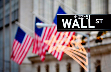 Las acciones en Wall Street cayeron con fuerza después de que las actas de la reunión de la Reserva Federal de EU indicaran que el banco central podría tener que subir las tasas de interés. Foto: iStock 