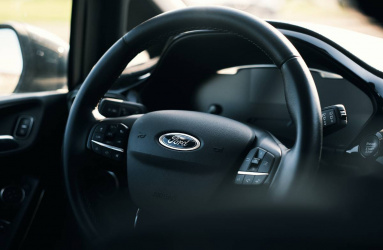 Hace unos días la compañía estadounidense Ford presentó un esquema para enseñar cómo funcionaría el sistema en el que trabaja para conducir un auto con la mente. Foto: Unsplash 