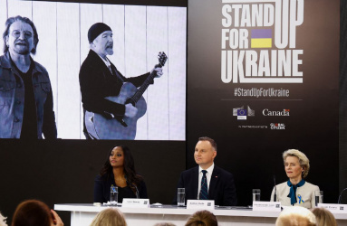 La comunidad internacional logró reunir €10,100 millones de euros a través del evento “Stand Up for Ukraine”. En imagen: Von der Leyen, presidenta de la Comisión Europea, Duda, presidente de Polonia. Foto: Reuters