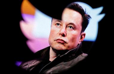Logo de Twitter sobre foto de Elon Musk 