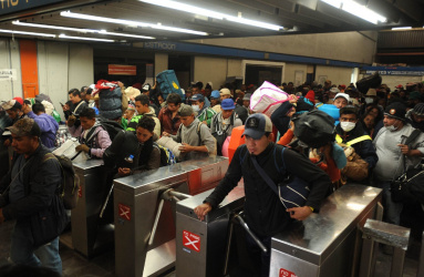 Multitud en Metro de la CDMX