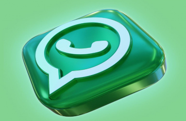 Logo en 3d de WhatsApp sobre fondo verde