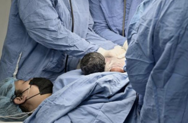 Así fue el nacimiento del primer bebé del 2024 en un hospital del IMSS. Foto: IMSS.