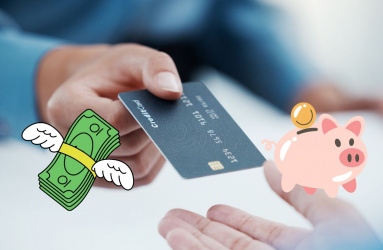 Manos intercambiando tarjeta de crédito