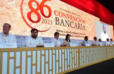 Podium de la 86 convención Bancaria