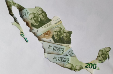 Mapa de México formado con billetes de 200 pesos 
